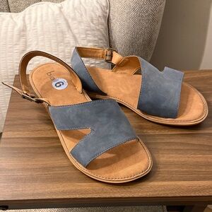 b.o.c. Women's Blue and Tan Sandals NWOT